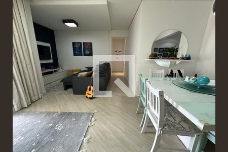 Sala de apartamento para alugar com 2 quartos, 85m² em Jardim Tupanci, Barueri