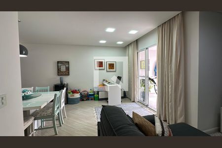 Sala de apartamento para alugar com 2 quartos, 85m² em Jardim Tupanci, Barueri