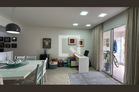 Sala de apartamento para alugar com 2 quartos, 85m² em Jardim Tupanci, Barueri