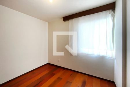 Quarto 1 de apartamento para alugar com 3 quartos, 110m² em Santo Antônio, Belo Horizonte