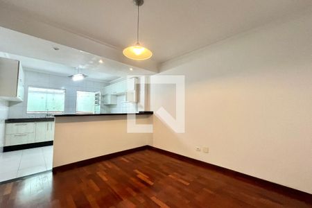 Sala de casa para alugar com 3 quartos, 150m² em Vila Marari, São Paulo