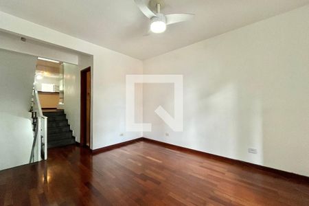 Sala de casa à venda com 3 quartos, 150m² em Vila Marari, São Paulo