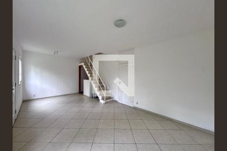 Sala de casa de condomínio à venda com 3 quartos, 160m² em Recreio dos Bandeirantes, Rio de Janeiro