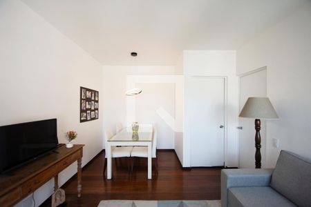 Sala de estar de apartamento para alugar com 3 quartos, 87m² em Cerqueira César, São Paulo