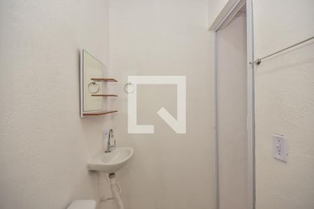 Banheiro de casa para alugar com 1 quarto, 35m² em Jardim Tres Marias, Taboão da Serra