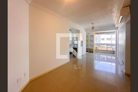 Sala de TV de apartamento para alugar com 2 quartos, 64m² em Coqueiros, Florianópolis