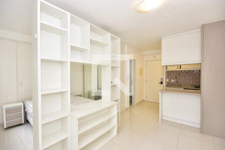 Sala de kitnet/studio para alugar com 1 quarto, 33m² em Panamby, São Paulo