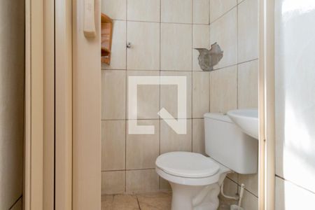 Banheiro de casa para alugar com 1 quarto, 60m² em Vila Santa Virginia, São Paulo