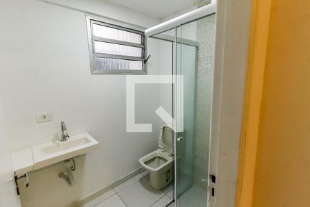 Banheiro de apartamento para alugar com 2 quartos, 67m² em Parque Taboao, Taboão da Serra