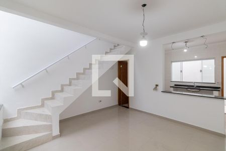 Sala e Cozinha de casa de condomínio para alugar com 2 quartos, 60m² em Jardim Lucinda, São Paulo
