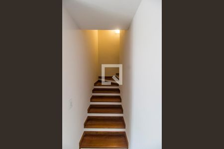 Escada de casa de condomínio à venda com 3 quartos, 160m² em Residencial Dois (tambore), Santana de Parnaíba