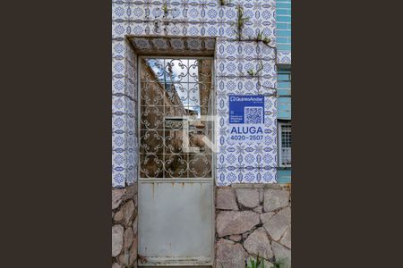 placa instalada em 06/12/2025 com o código SCKE-149 de casa para alugar com 1 quarto, 55m² em Bonfim, Belo Horizonte