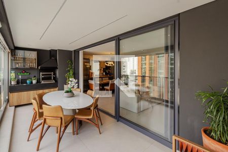 Sacada de apartamento à venda com 3 quartos, 282m² em Moema, São Paulo