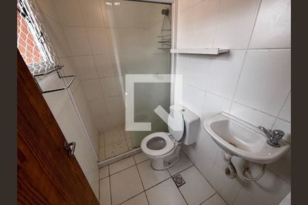 Banheiro da Suíte de casa de condomínio para alugar com 3 quartos, 83m² em Vargem Grande, Rio de Janeiro