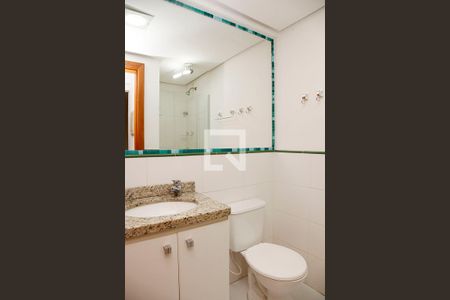 Banheiro de apartamento para alugar com 1 quarto, 45m² em Floresta, Porto Alegre