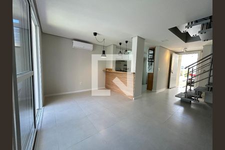 Sala de casa de condomínio para alugar com 2 quartos, 100m² em Morro das Pedras, Florianópolis