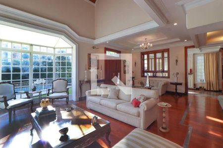 Casa à venda com 3 quartos, 550m² em Jardim Leonor, São Paulo