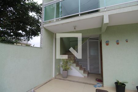Entrada de casa para alugar com 2 quartos, 100m² em Taquara, Rio de Janeiro