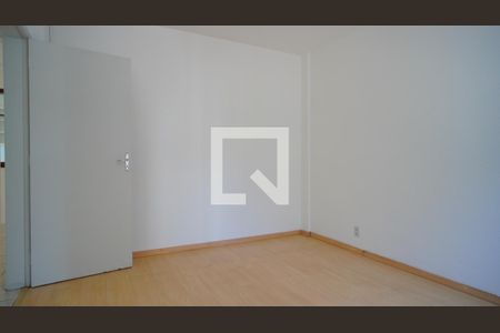 Quarto 1 de apartamento para alugar com 2 quartos, 80m² em Cristal, Porto Alegre