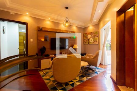 Sala de TV de casa à venda com 3 quartos, 300m² em Vila California, São Paulo