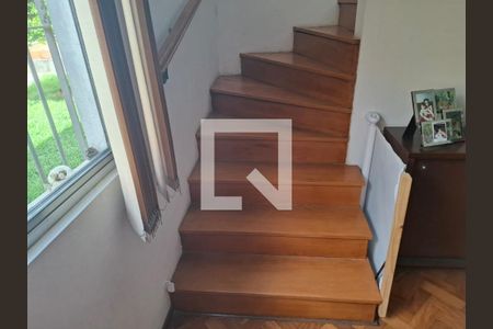 Escada de casa à venda com 3 quartos, 200m² em Vila Guarani, São Paulo