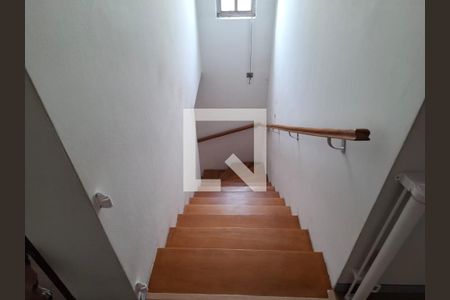 Escada de casa à venda com 3 quartos, 200m² em Vila Guarani, São Paulo