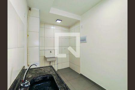 Cozinha e Área de Serviço de apartamento para alugar com 2 quartos, 40m² em Santo Cristo, Rio de Janeiro