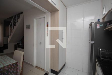 Cozinha - Armários de casa de condomínio para alugar com 2 quartos, 62m² em Vila Nelson, São Paulo