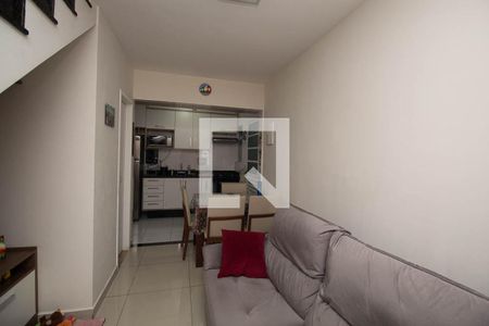 Sala  de casa de condomínio para alugar com 2 quartos, 62m² em Vila Nelson, São Paulo