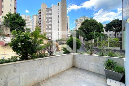 Varanda de apartamento à venda com 3 quartos, 120m² em Santo Antônio, Belo Horizonte