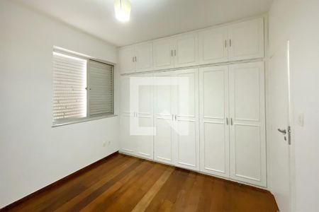 Quarto  de apartamento à venda com 3 quartos, 120m² em Santo Antônio, Belo Horizonte