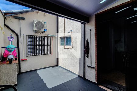 Área externa de casa para alugar com 3 quartos, 130m² em Jardim Patente, São Paulo