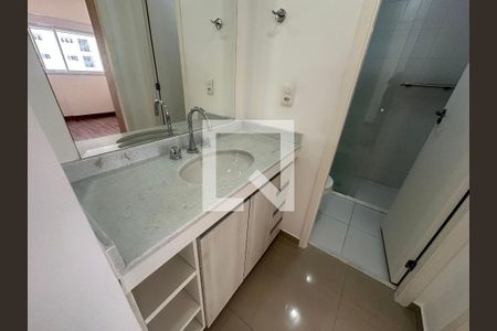 Banheiro de apartamento para alugar com 1 quarto, 50m² em Alphaville Industrial, Barueri