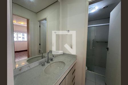 Banheiro de apartamento para alugar com 1 quarto, 50m² em Alphaville Industrial, Barueri