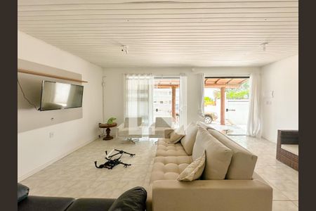 Sala de TV de casa para alugar com 4 quartos, 150m² em Ingleses do Rio Vermelho, Florianópolis