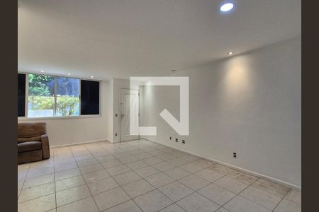 Sala de casa de condomínio para alugar com 4 quartos, 230m² em Recreio dos Bandeirantes, Rio de Janeiro