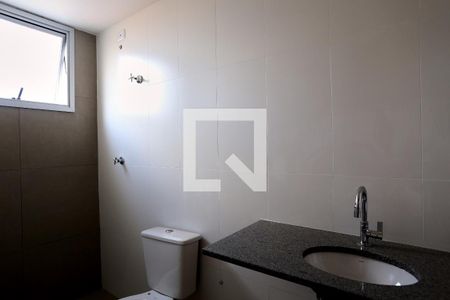 Banheiro da Suíte de apartamento para alugar com 2 quartos, 74m² em Floresta, Belo Horizonte