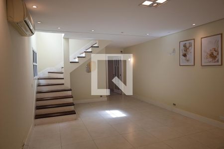 Casa para alugar com 4 quartos, 300m² em Campo Grande, São Paulo