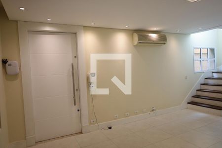 Casa para alugar com 4 quartos, 300m² em Campo Grande, São Paulo