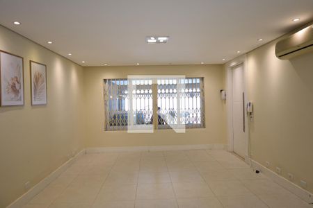 Casa para alugar com 4 quartos, 300m² em Campo Grande, São Paulo