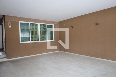 Casa para alugar com 4 quartos, 300m² em Campo Grande, São Paulo