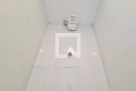 Banheiro de kitnet/studio para alugar com 1 quarto, 18m² em Jardim Santa Mena, Guarulhos