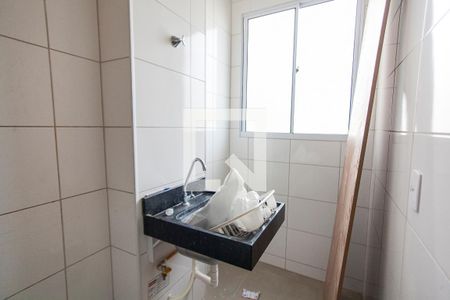 Sala/Cozinha de apartamento para alugar com 2 quartos, 48m² em Gávea, Uberlândia