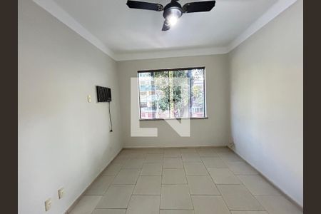 Quarto de casa para alugar com 1 quarto, 60m² em Vila Valqueire, Rio de Janeiro