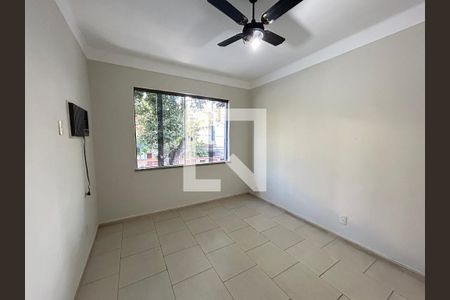 Quarto de casa para alugar com 1 quarto, 60m² em Vila Valqueire, Rio de Janeiro