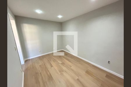 Quarto 1 de casa para alugar com 2 quartos, 60m² em Vila Valqueire, Rio de Janeiro