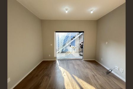 Sala de casa para alugar com 2 quartos, 60m² em Vila Valqueire, Rio de Janeiro