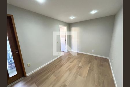 Quarto 1 de casa para alugar com 2 quartos, 60m² em Vila Valqueire, Rio de Janeiro