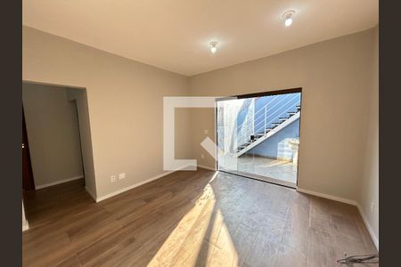 Sala de casa para alugar com 2 quartos, 60m² em Vila Valqueire, Rio de Janeiro