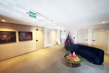 hall de entrada de apartamento para alugar com 2 quartos, 75m² em Pinheiros, São Paulo